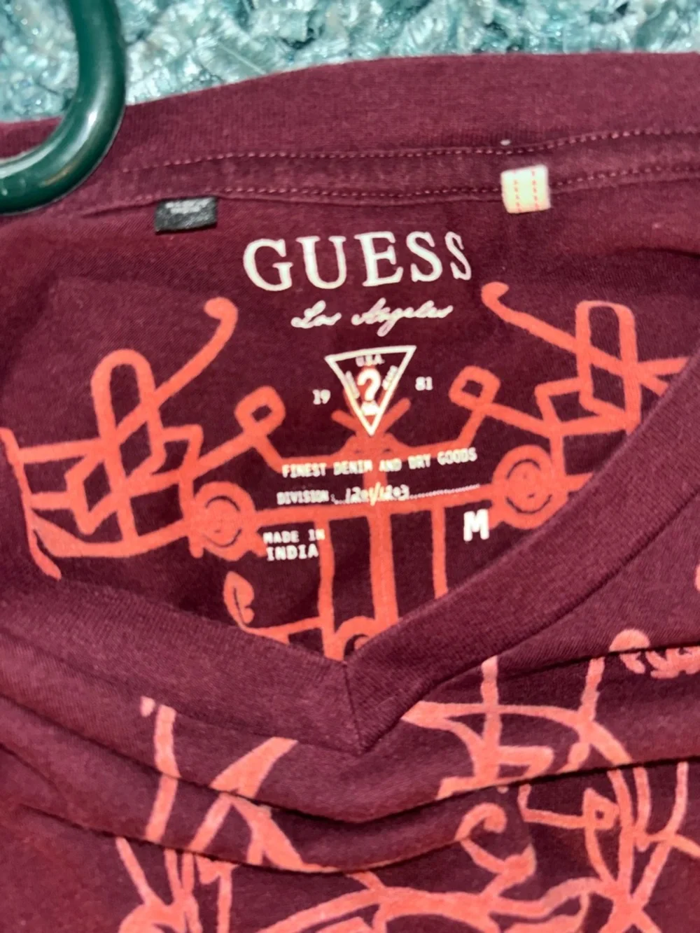 GUESS Men’s Burgundy Short Sleeve V-Neck Tee with Pink Graphic - Picture 3 of 3